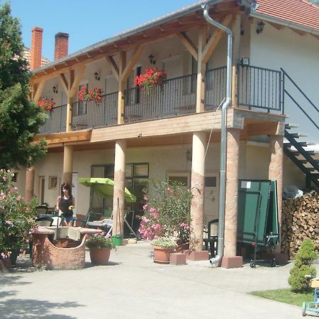 Harsfavirag Vendeghaz Bed & Breakfast Papa Exterior photo