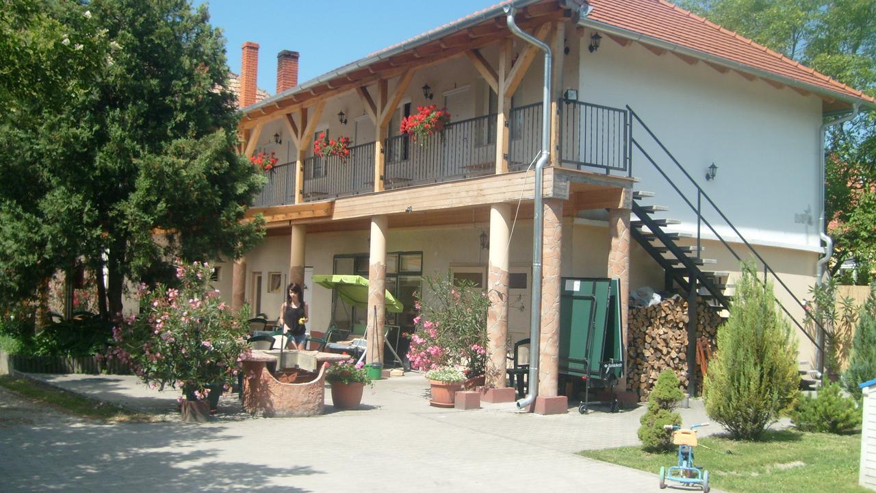 Harsfavirag Vendeghaz Bed & Breakfast Papa Exterior photo
